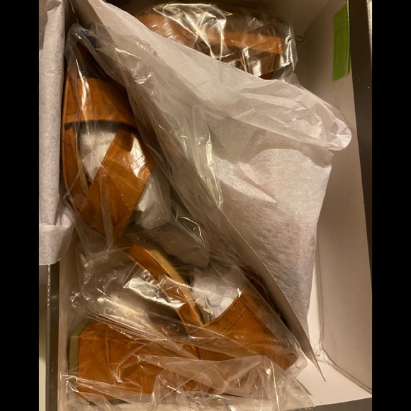 Loft lace up block heels - Picture 2 of 3